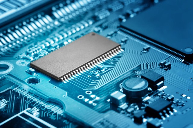 收购 Microchip 微控制器 MCU、Xilinx FPGA IC、ADI 数字信号处理器