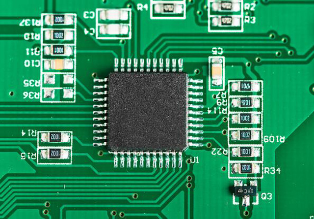长期收购 [ST] 汽车器件：汽车 MCU、汽车雷达收发器、汽车功率分立器件