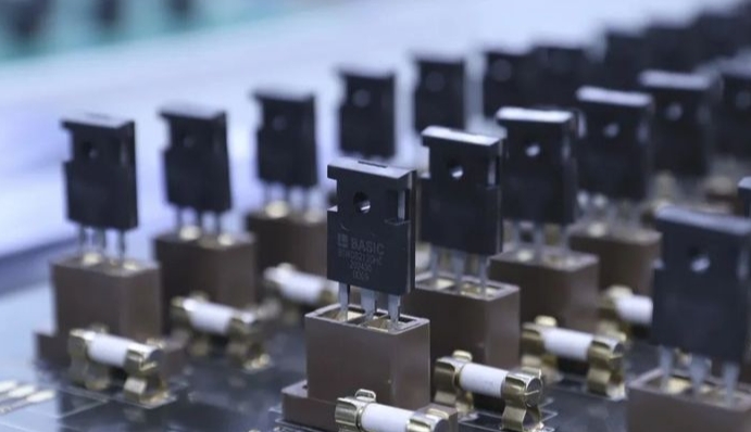 回收英飞凌一系列半导体产品，包括：MOSFET、IGBT、双极晶体管