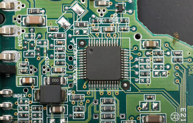 供应 [NXP] 车载网络：供应 CAN 收发器、以太网、FlexRay 收发器、系统基础芯片