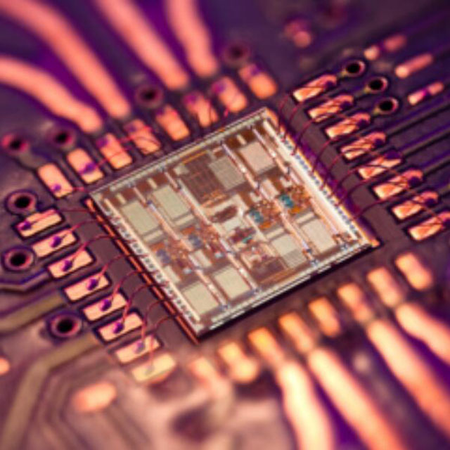 供应，回收 [Broadcom] AFSI-R74C4SB 56Gb/s 4 通道线性 TIA（跨阻抗放大器）IC